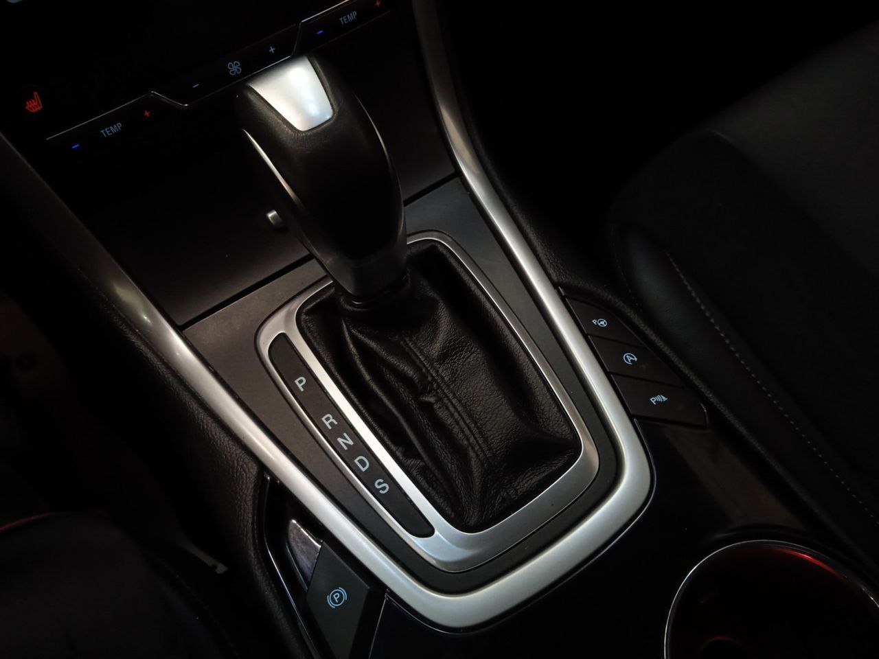 Ford Edge 2.0 TDCi ST-Line 4x4 PowerShift - foto 13