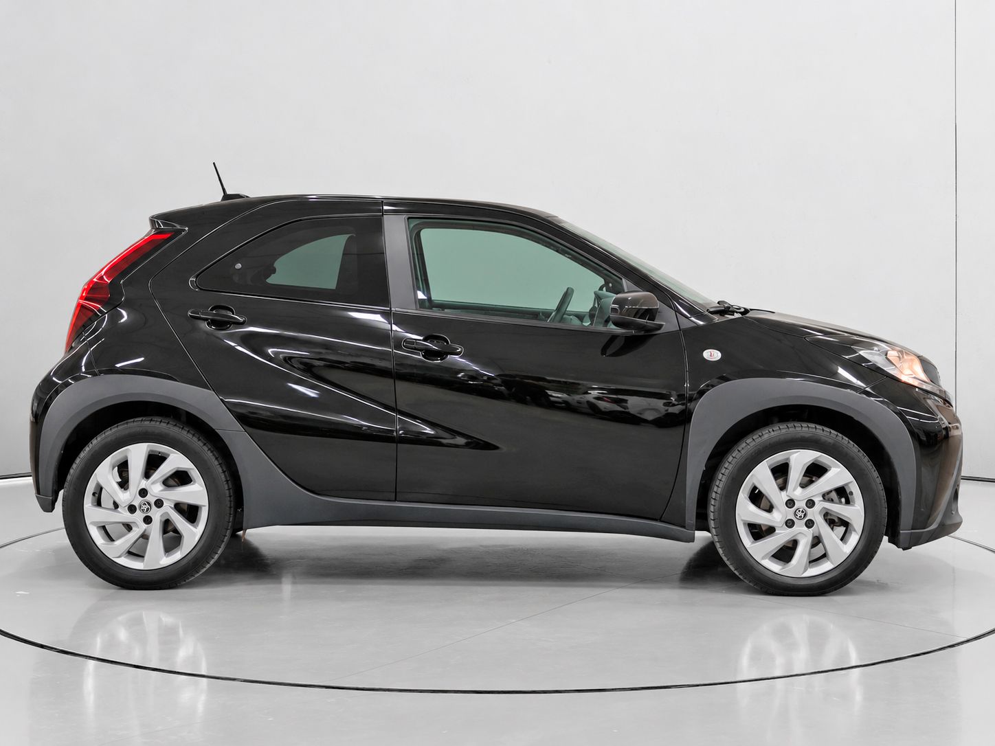 Toyota Aygo X 1.0 VVT-I Play - foto 2