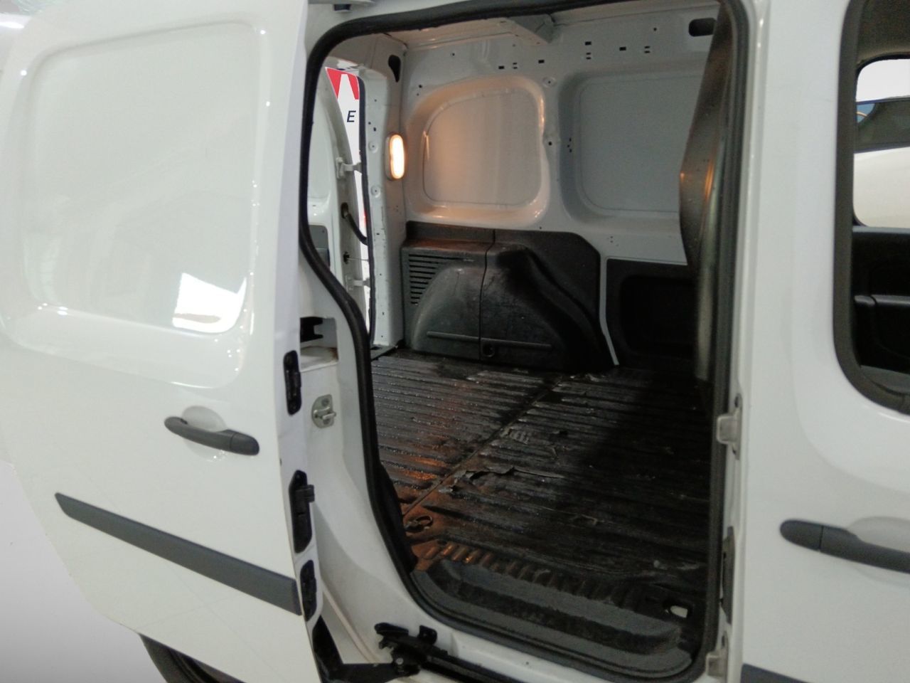 Nissan NV250 Furgon 1.5 dCi Profesional - foto 10