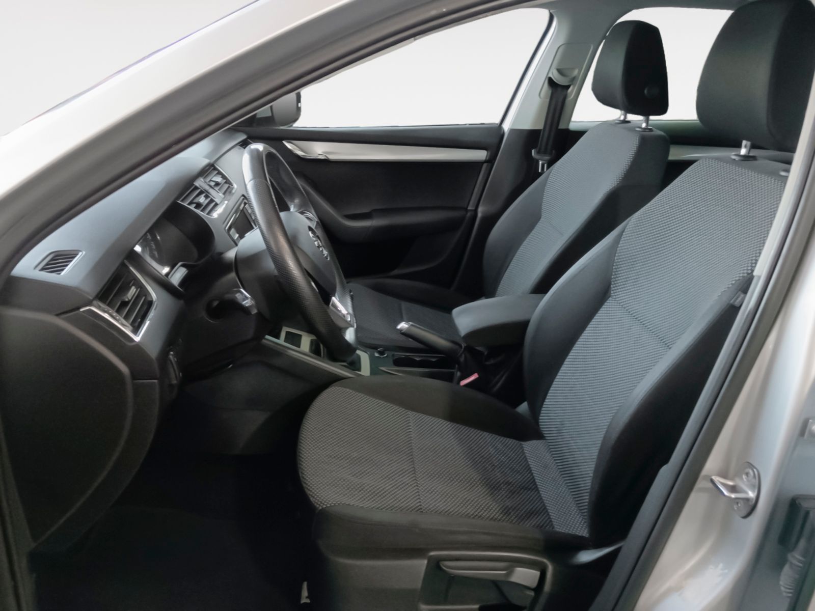 Škoda Octavia 1.6 TDI CR Ambition - foto 10