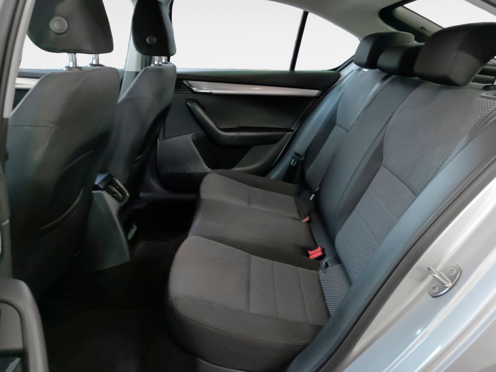 Škoda Octavia 1.6 TDI CR Ambition - foto 11