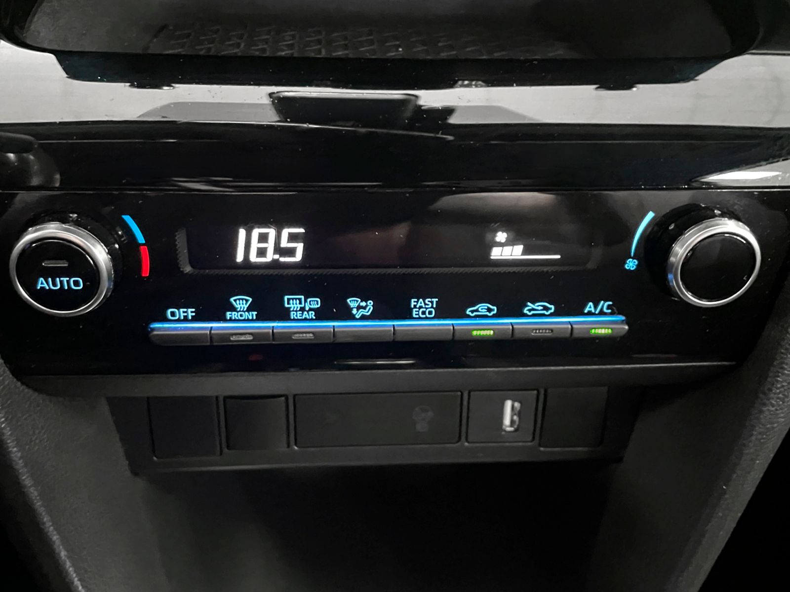 Toyota Yaris Cross 120H Business Plus - foto 19