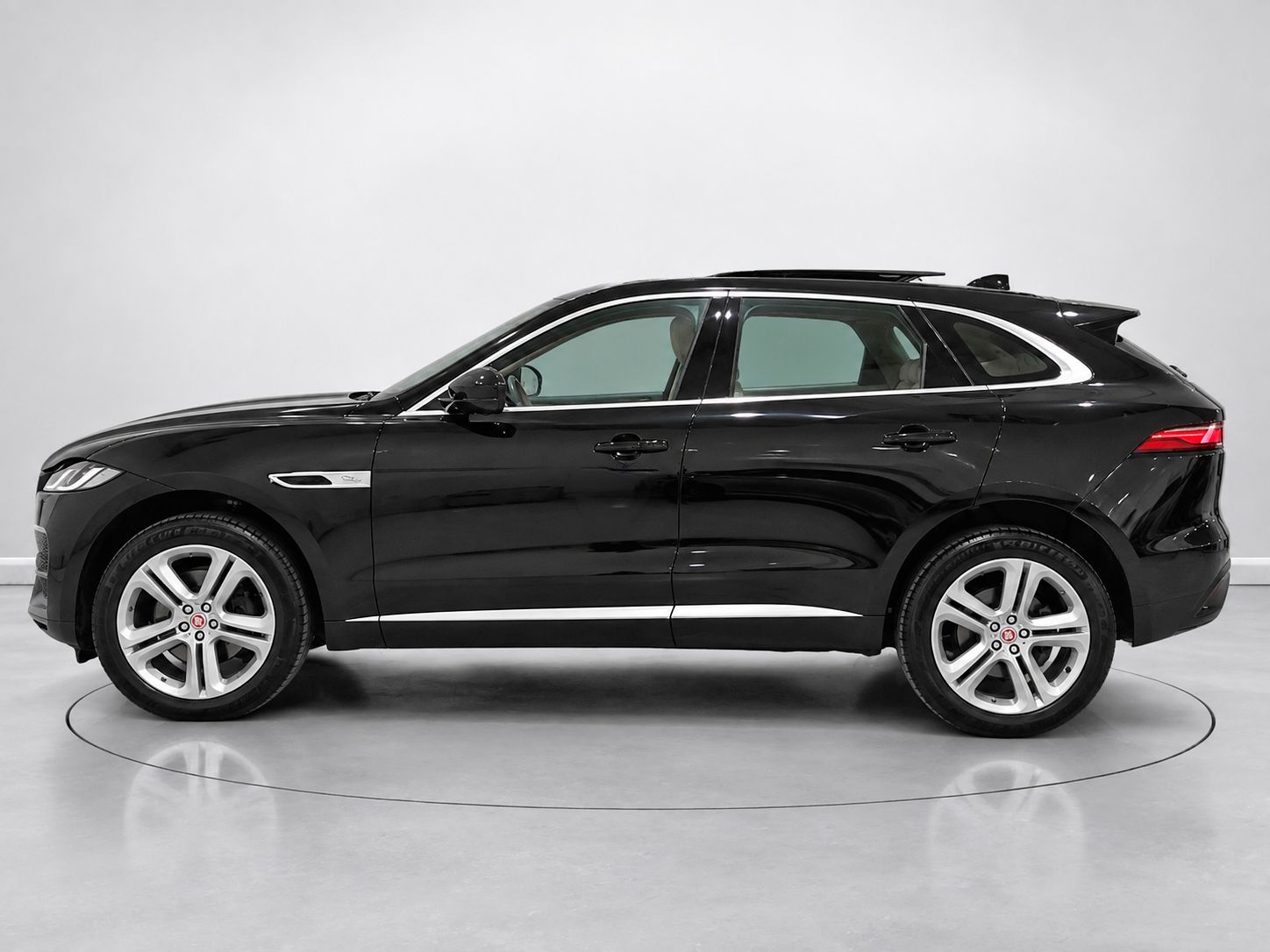 Jaguar F-Pace 2.0D I4 MHEV Standard SE AWD - foto 6