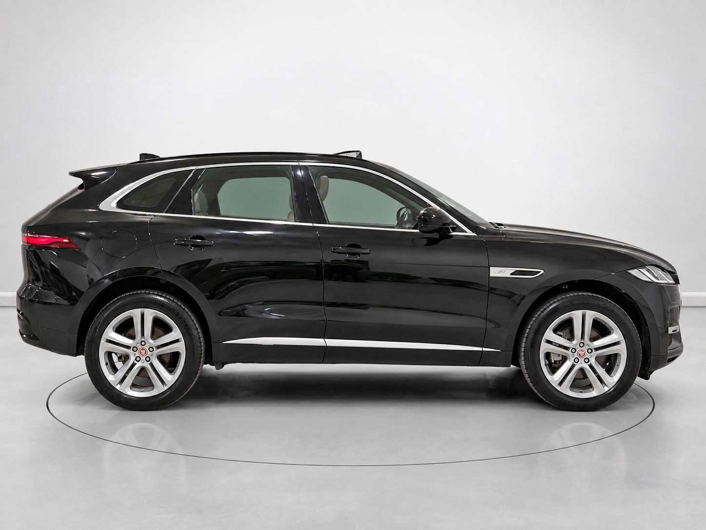 Jaguar F-Pace 2.0D I4 MHEV Standard SE AWD - foto 2