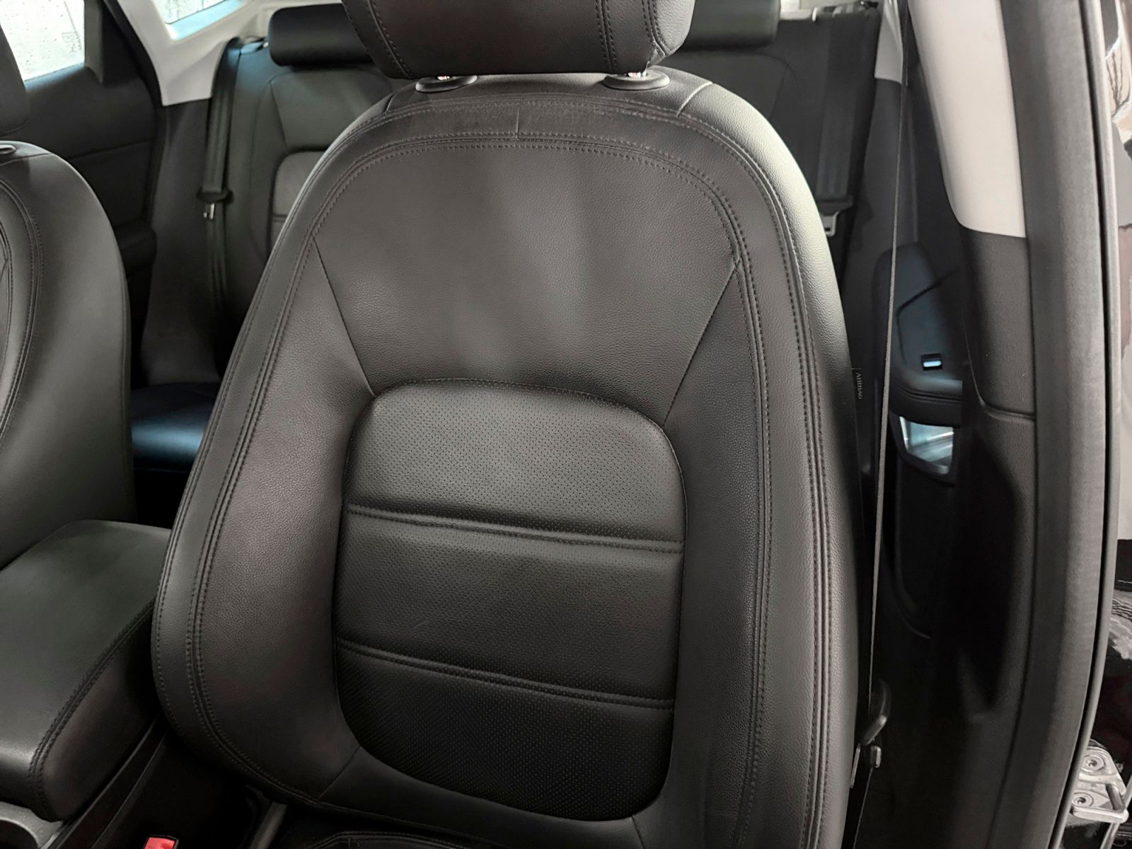 Jaguar E-Pace 2.0D MHEV S 4WD - foto 24