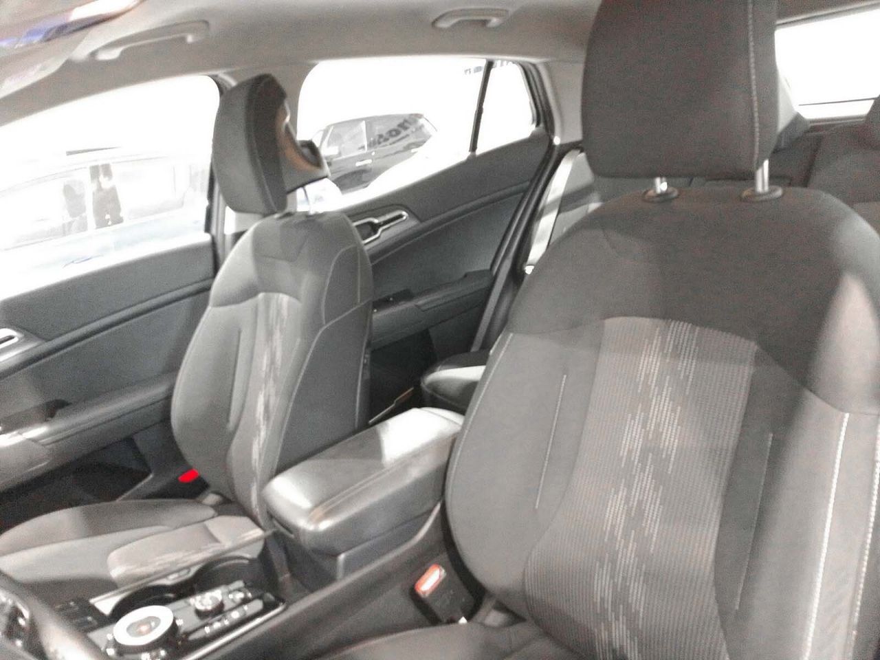 Kia Sportage 1.6 T-GDi PHEV Drive 4x4 - foto 24