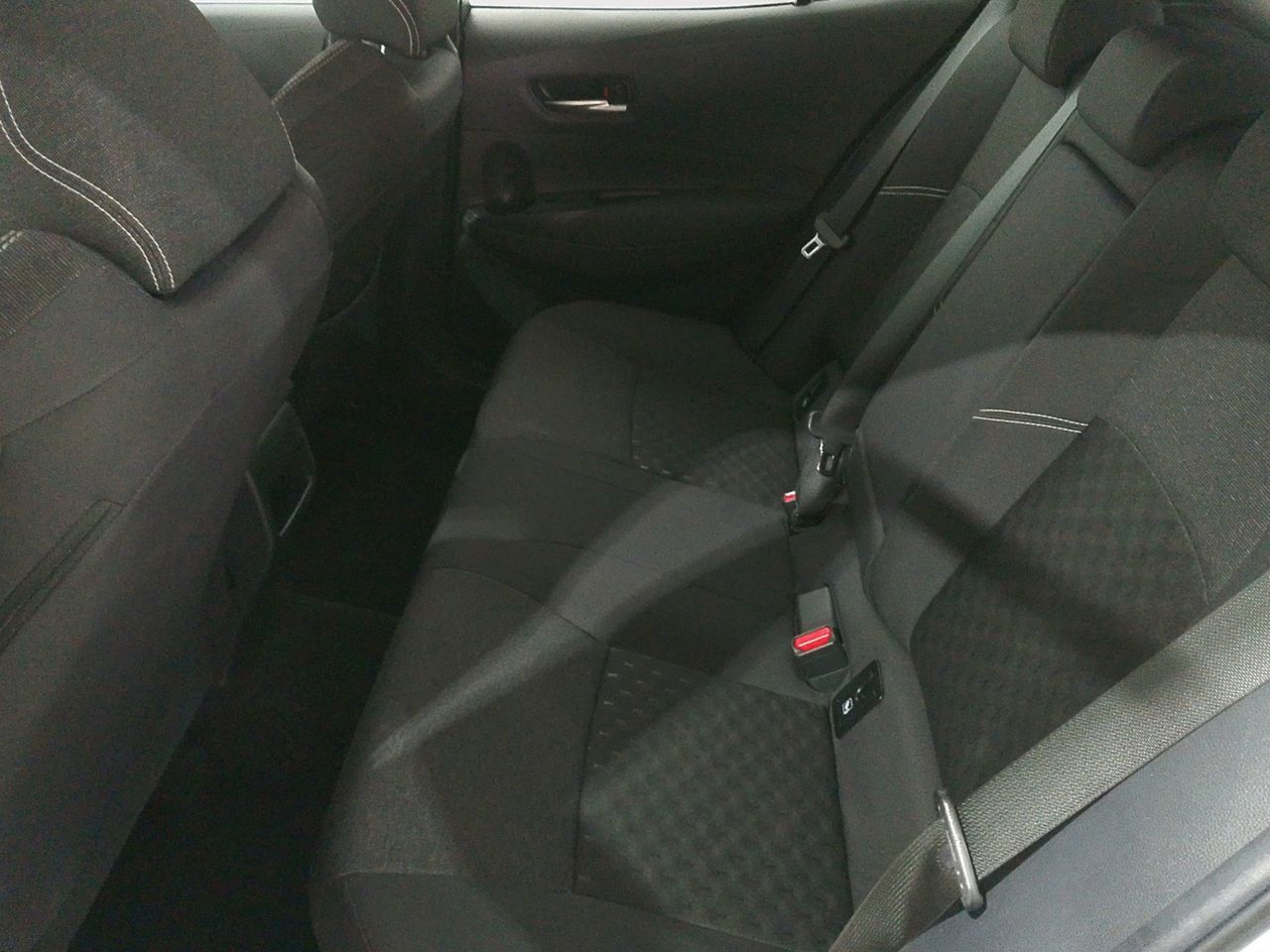 Toyota Corolla 140H Business - foto 11