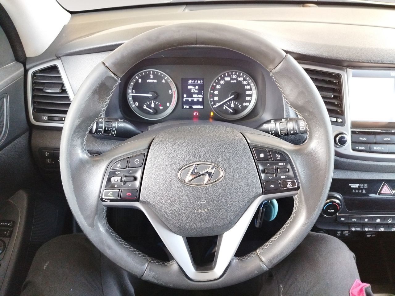 Hyundai Tucson 1.7 CRDi BlueDrive Link 4x2 - foto 8