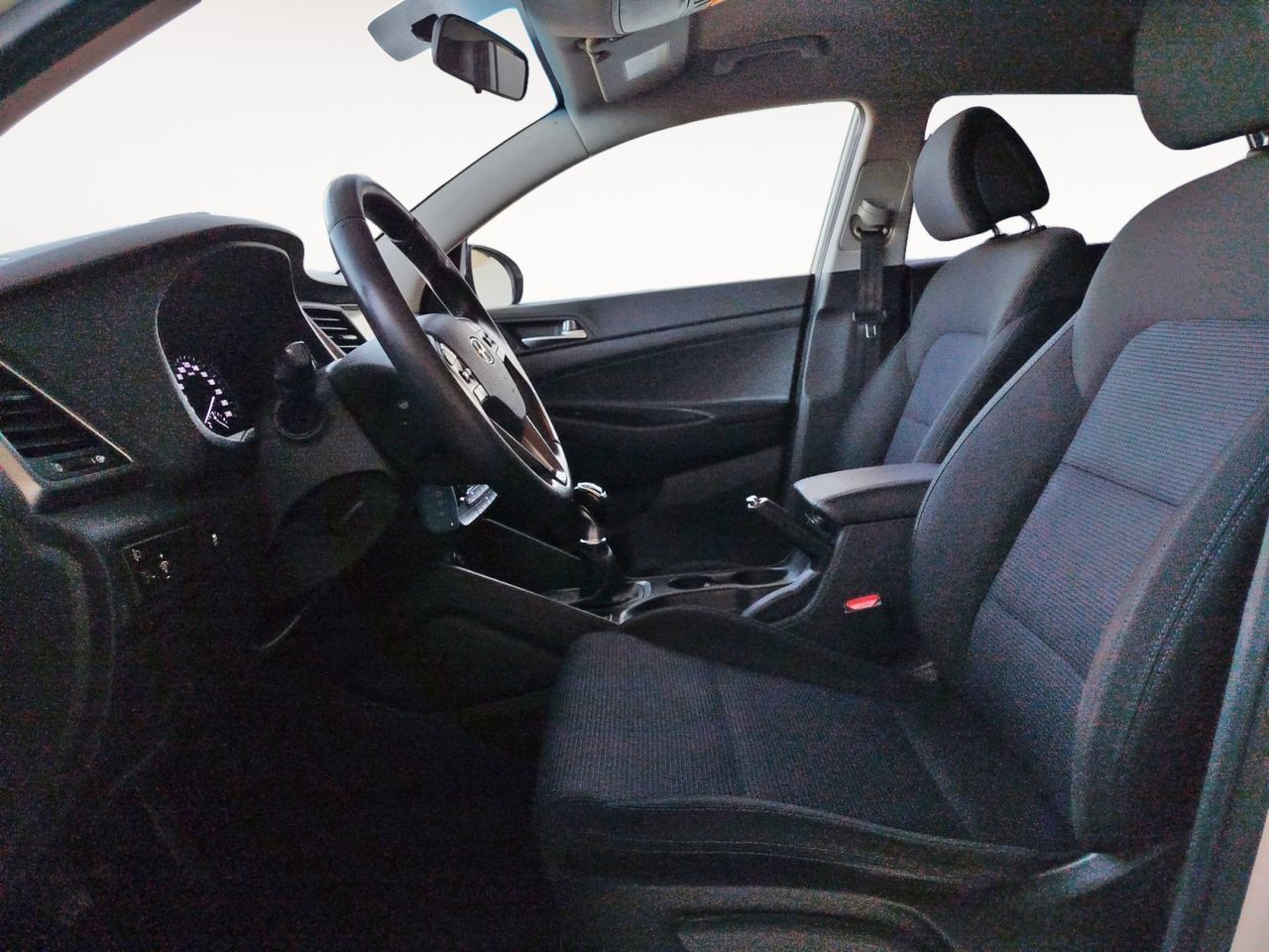 Hyundai Tucson 1.7 CRDi BlueDrive Link 4x2 - foto 9