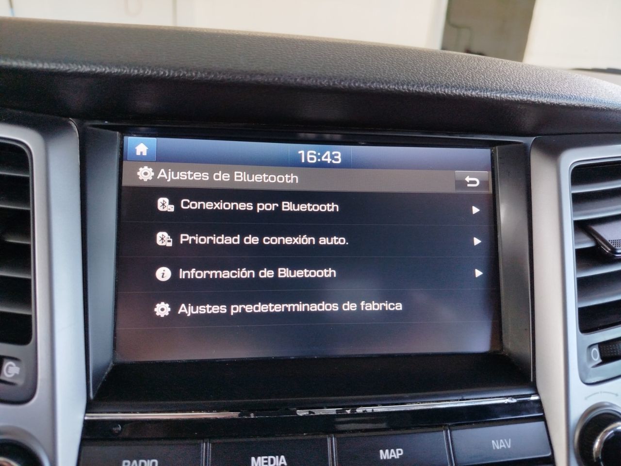 Hyundai Tucson 1.7 CRDi BlueDrive Link 4x2 - foto 17