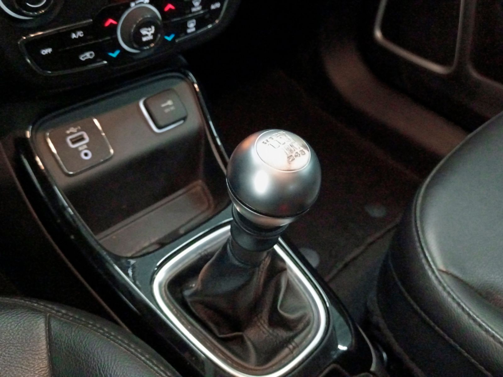 Jeep Compass 1.4 MultiAir Limited 4x2 - foto 15