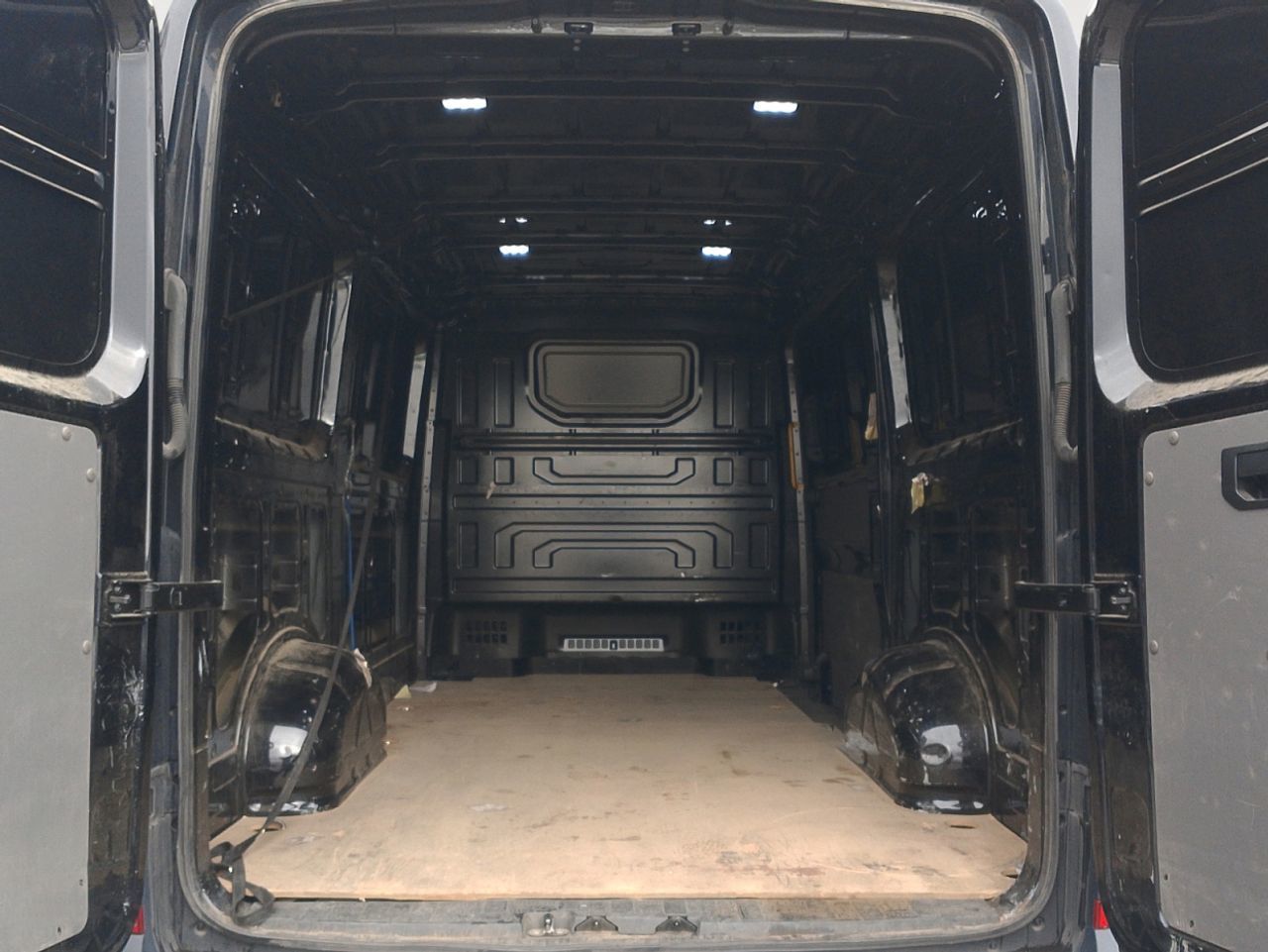Volkswagen Crafter 35 Furgón Batalla Media TN 2.0 TDI - foto 12
