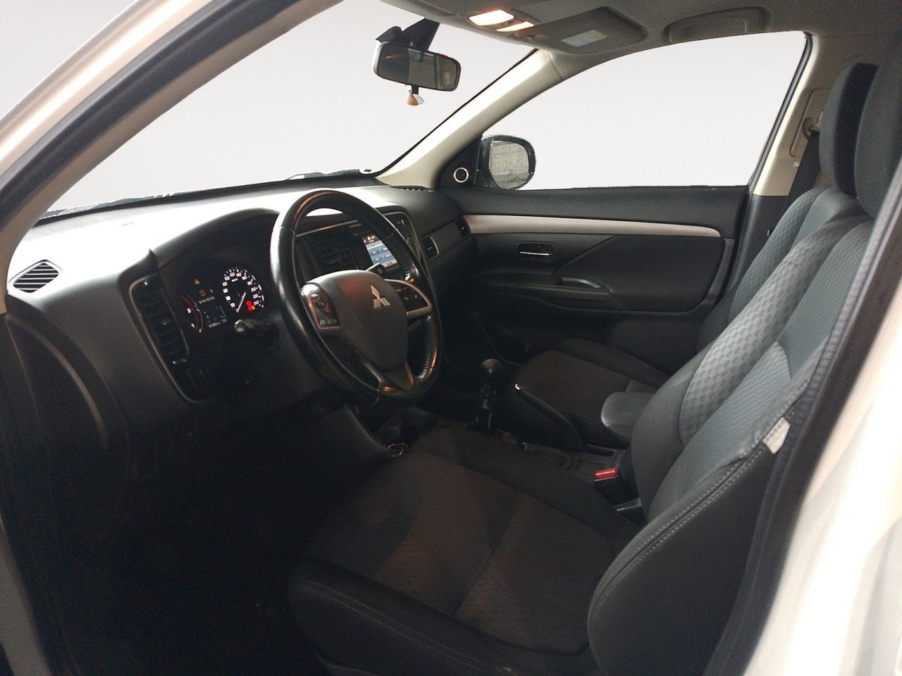 Mitsubishi Outlander 220 DI-D Motion 2WD - foto 9