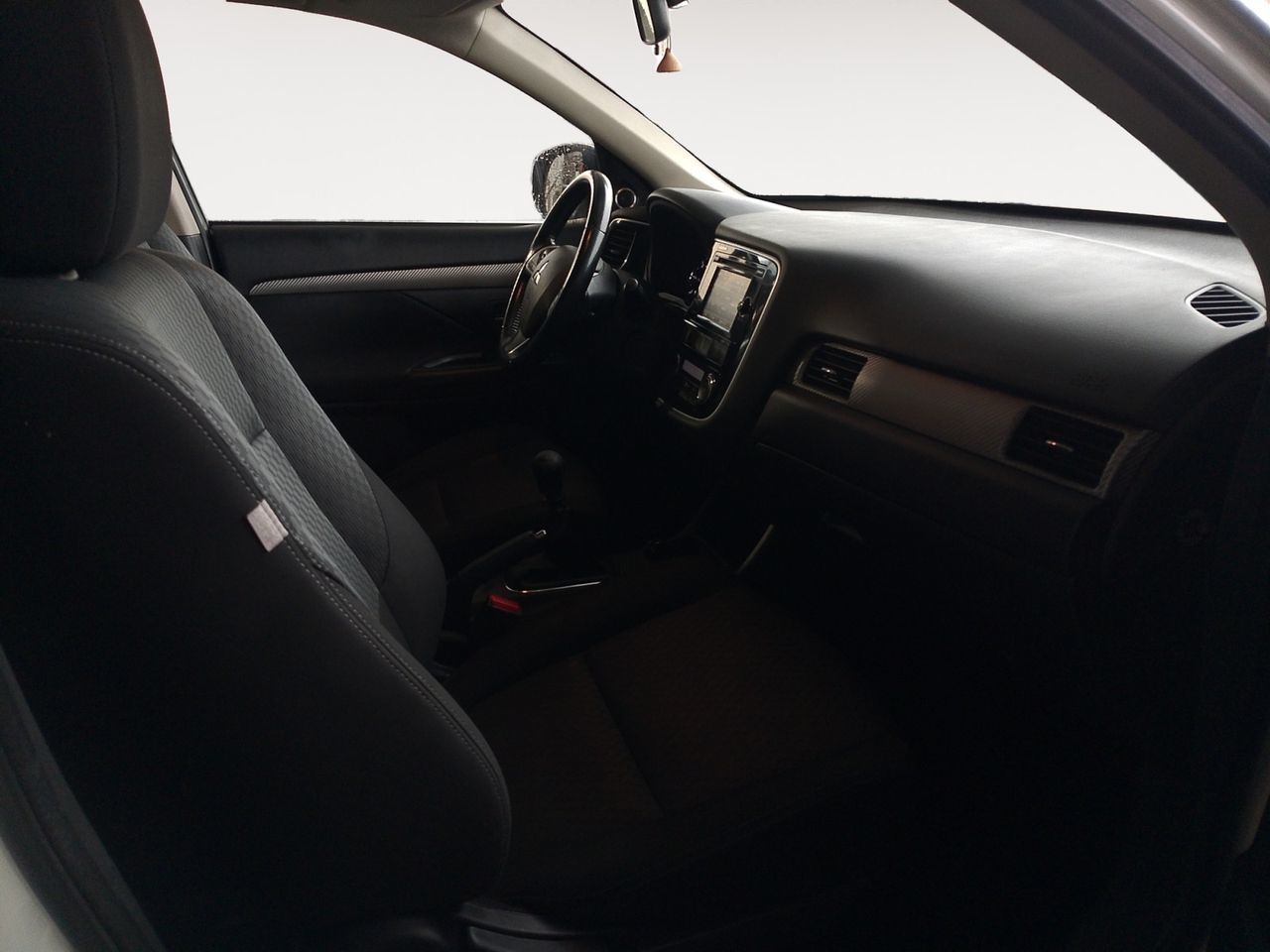 Mitsubishi Outlander 220 DI-D Motion 2WD - foto 11