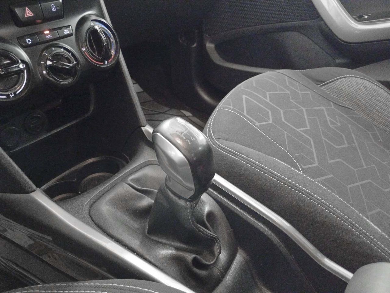 Peugeot 2008 BlueHDi 100 Style - foto 13