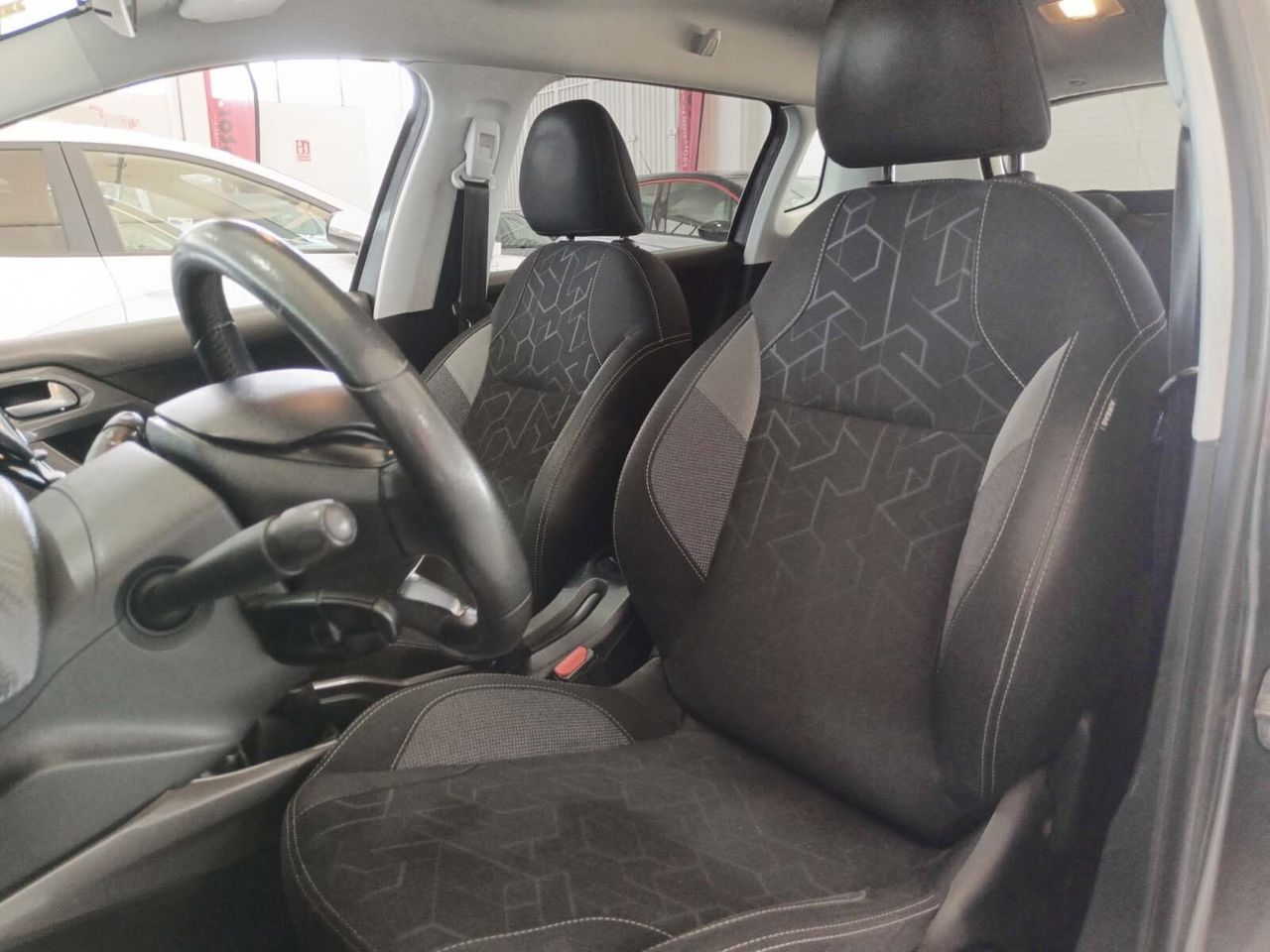 Peugeot 2008 BlueHDi 100 Style - foto 21