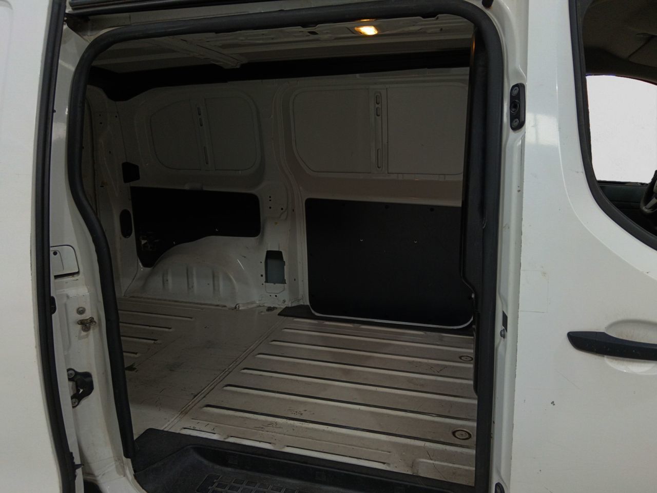 Peugeot Expert Furgon BlueHDi 120 Pro Standard - foto 11