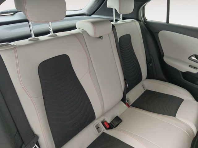 Mercedes-Benz Clase A 180 d - foto 9