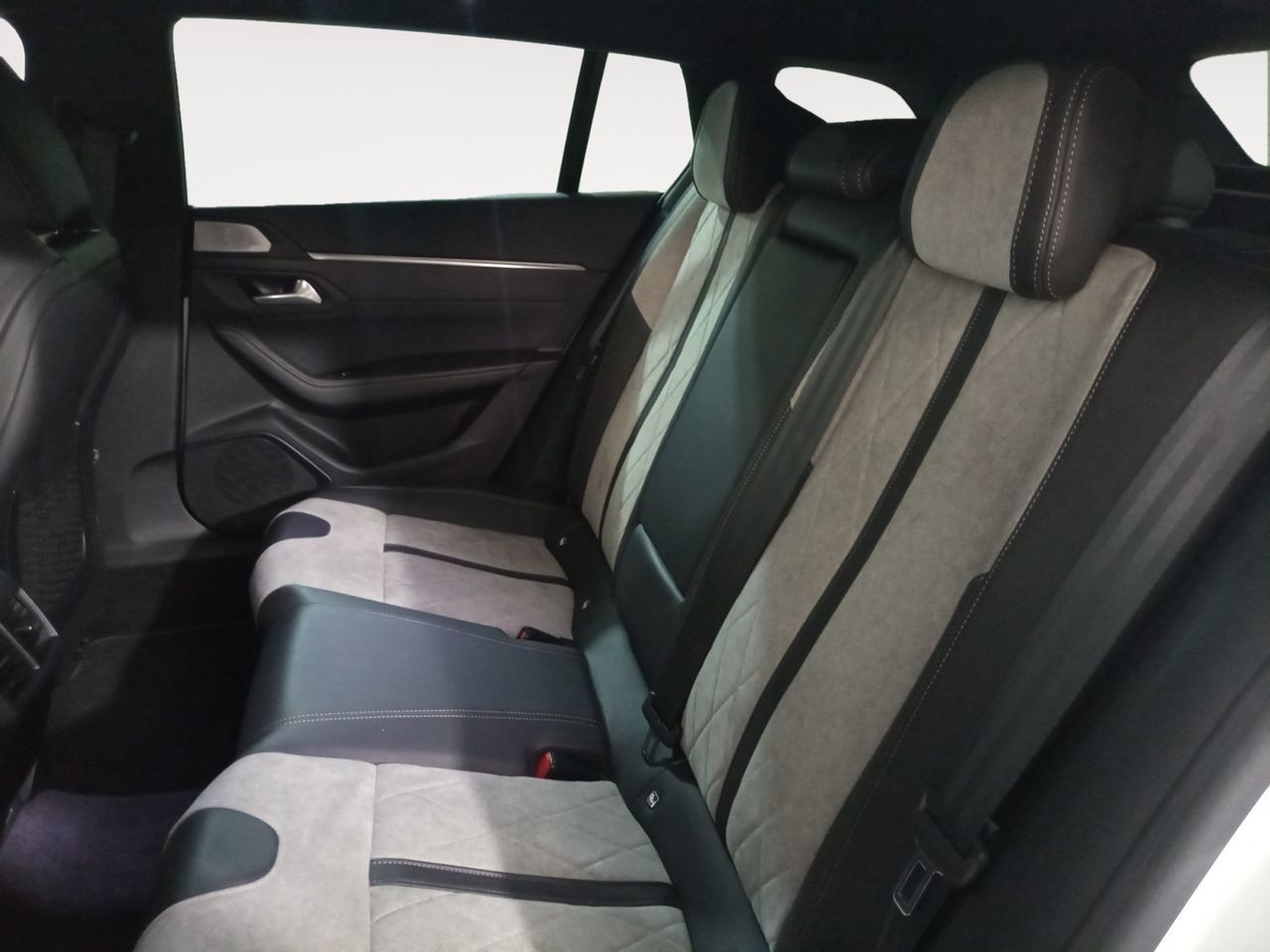 Peugeot 508 Hybrid 225 GT Pack e-EAT8 - foto 10