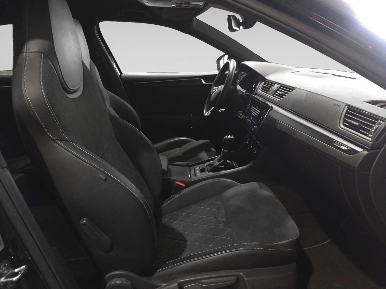 Škoda Superb 1.5 TSI Sportline DSG - foto 12