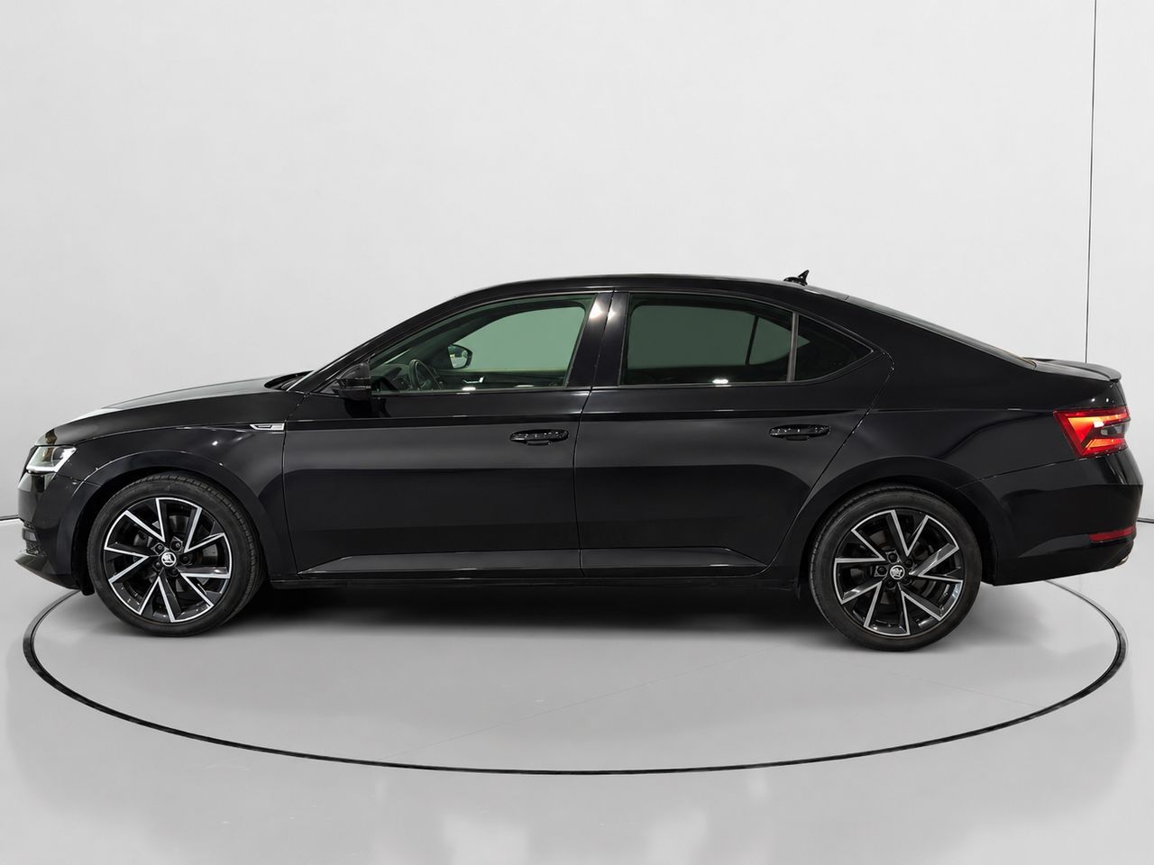 Škoda Superb 1.5 TSI Sportline DSG - foto 6