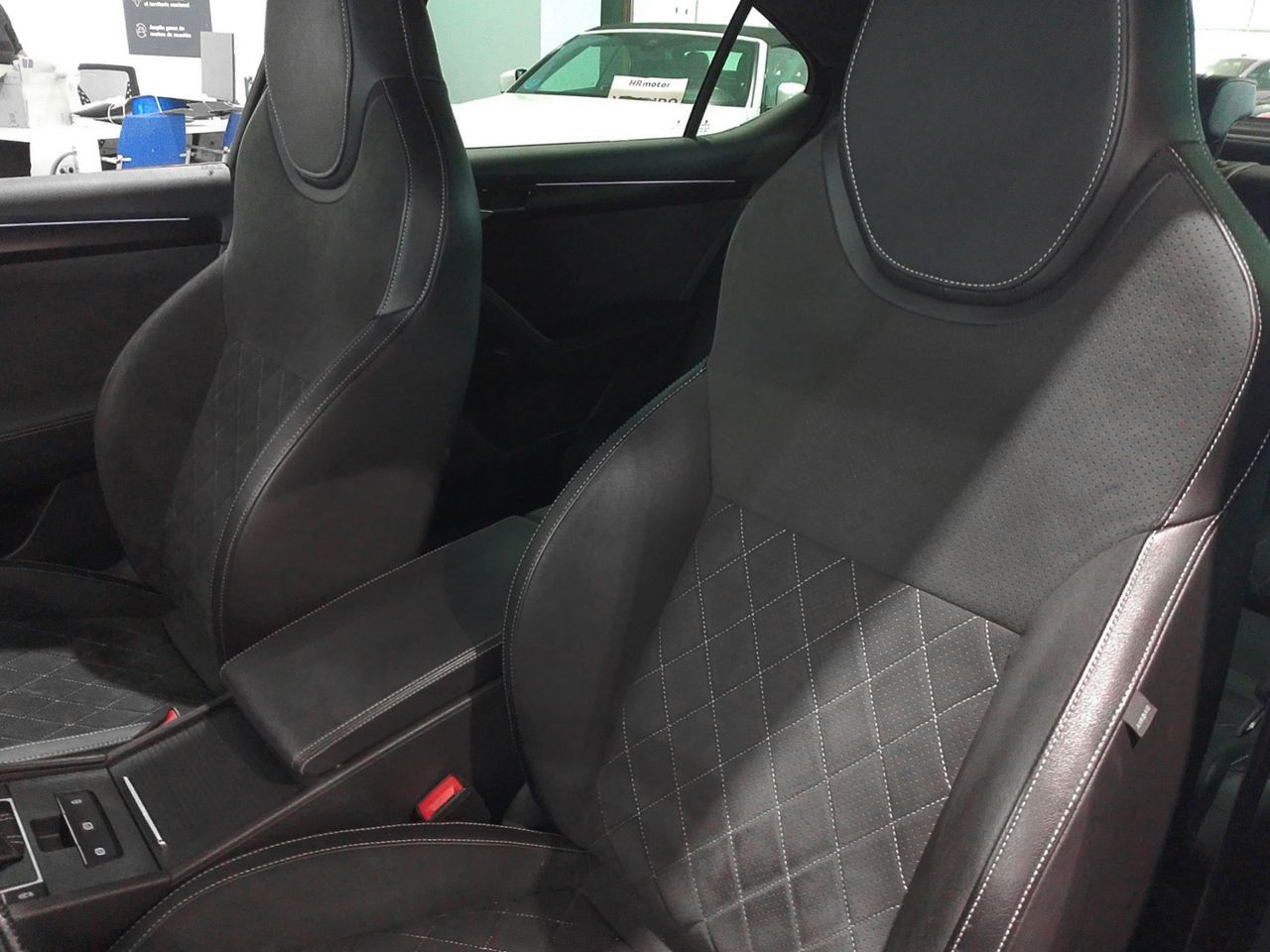 Škoda Superb 1.5 TSI Sportline DSG - foto 19