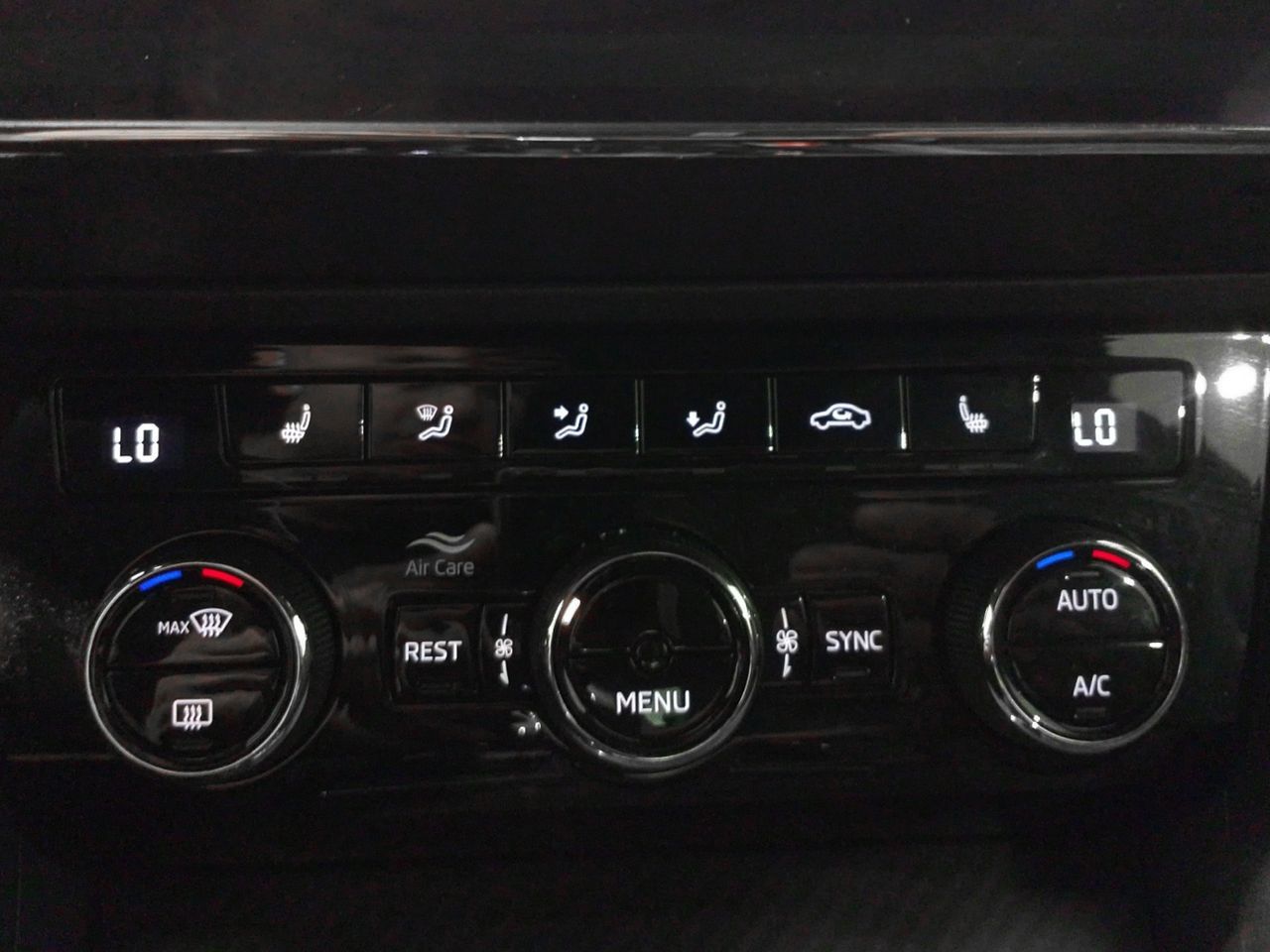 Škoda Superb 1.5 TSI Sportline DSG - foto 18