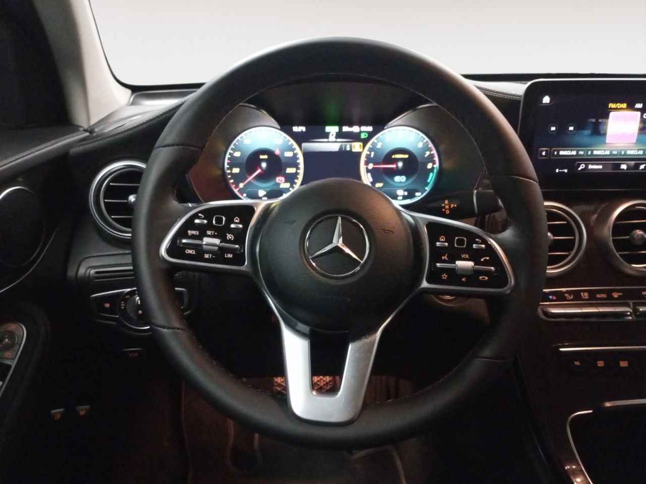 Mercedes-Benz GLC 300 e 4Matic - foto 8