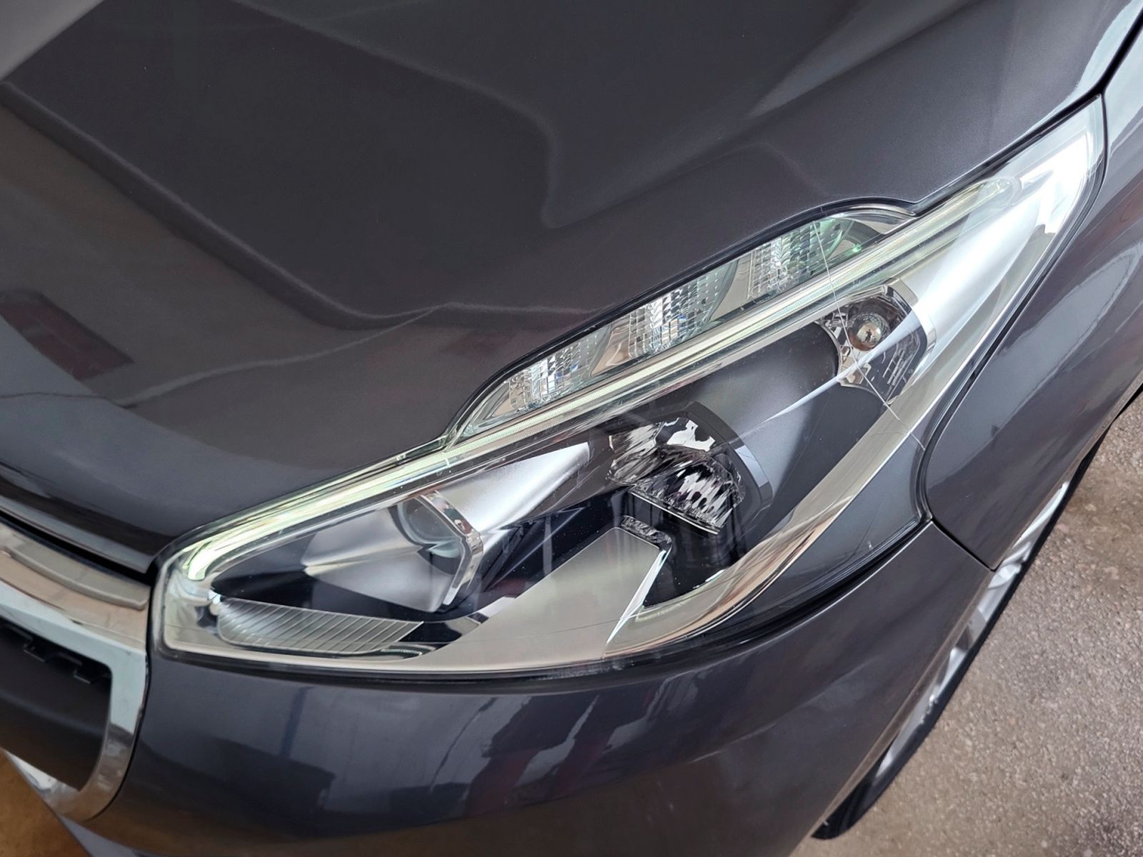 Peugeot 208 1.5 BlueHDi Signature - foto 24