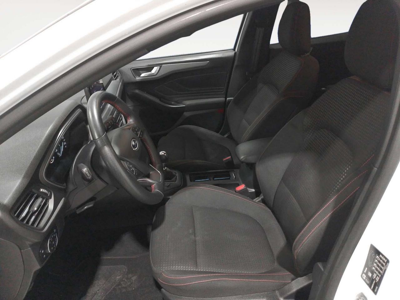 Ford Focus SportBreak 1.0 EcoBoost MHEV ST-Line - foto 11