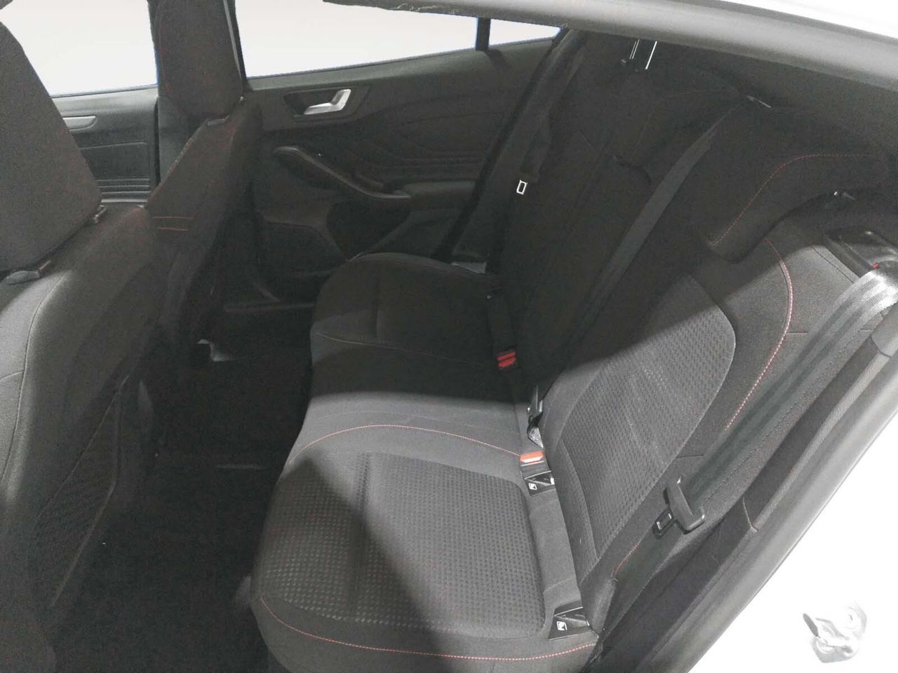 Ford Focus SportBreak 1.0 EcoBoost MHEV ST-Line - foto 12