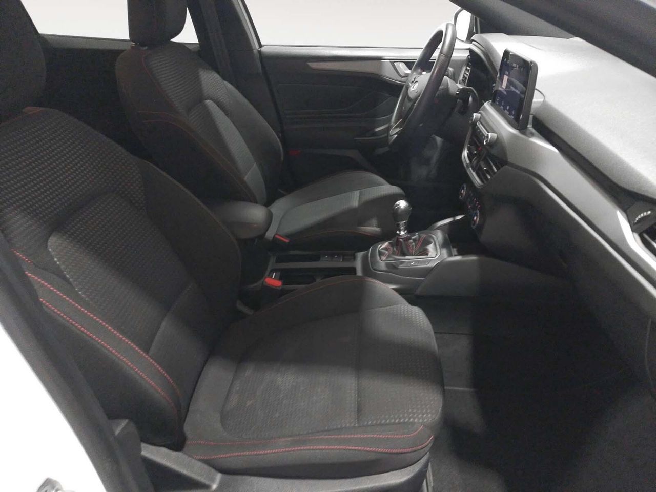 Ford Focus SportBreak 1.0 EcoBoost MHEV ST-Line - foto 13