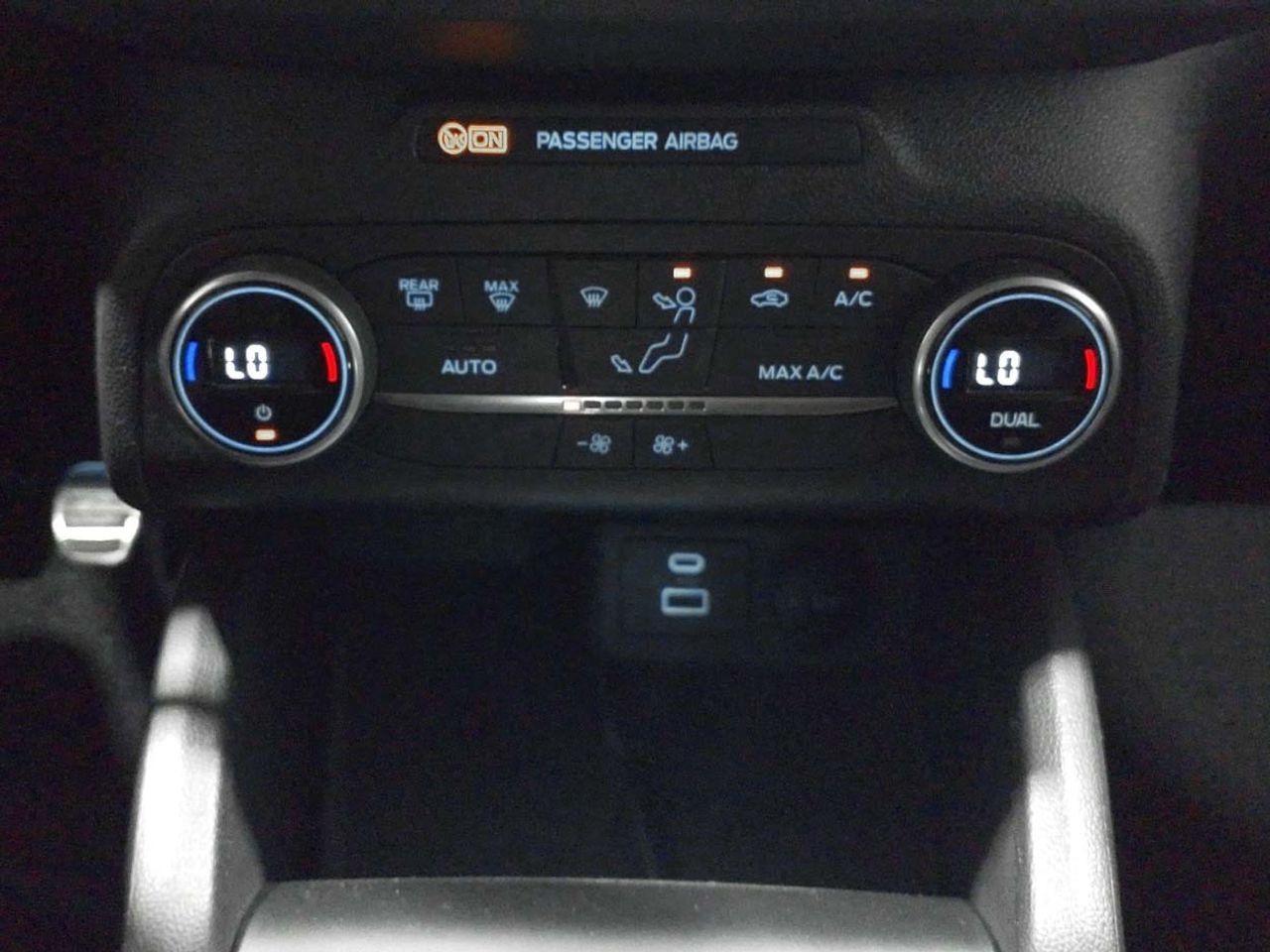 Ford Focus SportBreak 1.0 EcoBoost MHEV ST-Line - foto 19