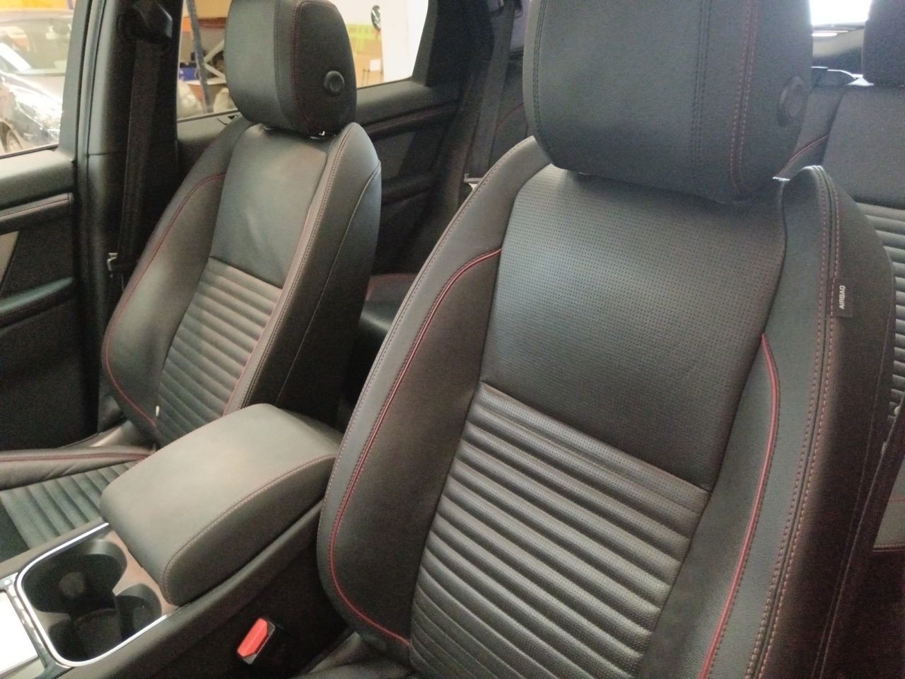 Land Rover Discovery Sport 2.0D TD4 MHEV R-Dynamic S AWD - foto 21