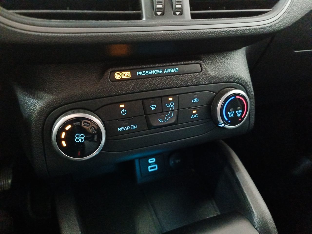 Ford Focus 1.5 EcoBlue Trend+ - foto 19