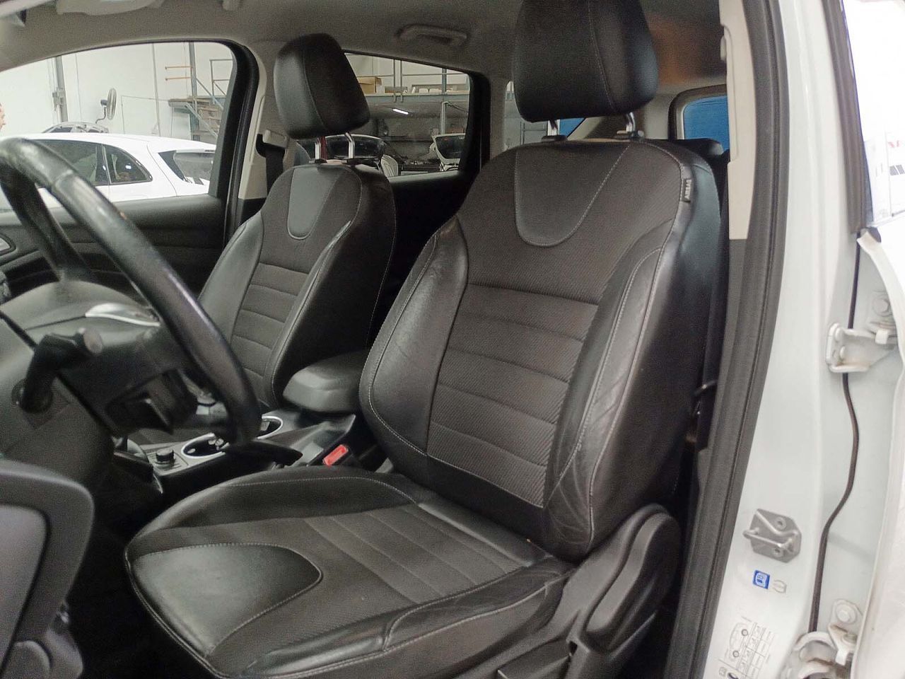 Ford Kuga 2.0 TDCi Titanium 4x2 - foto 22