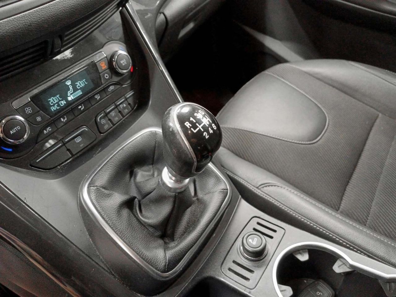 Ford Kuga 2.0 TDCi Titanium 4x2 - foto 13