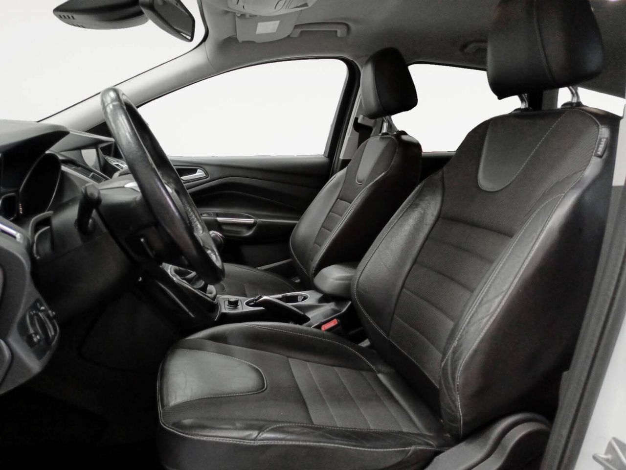 Ford Kuga 2.0 TDCi Titanium 4x2 - foto 9