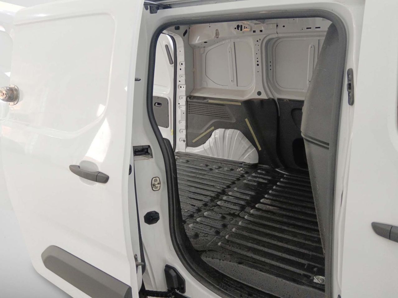 Peugeot Partner Furgon BlueHDi 100 Pro Standard 600kg - foto 11