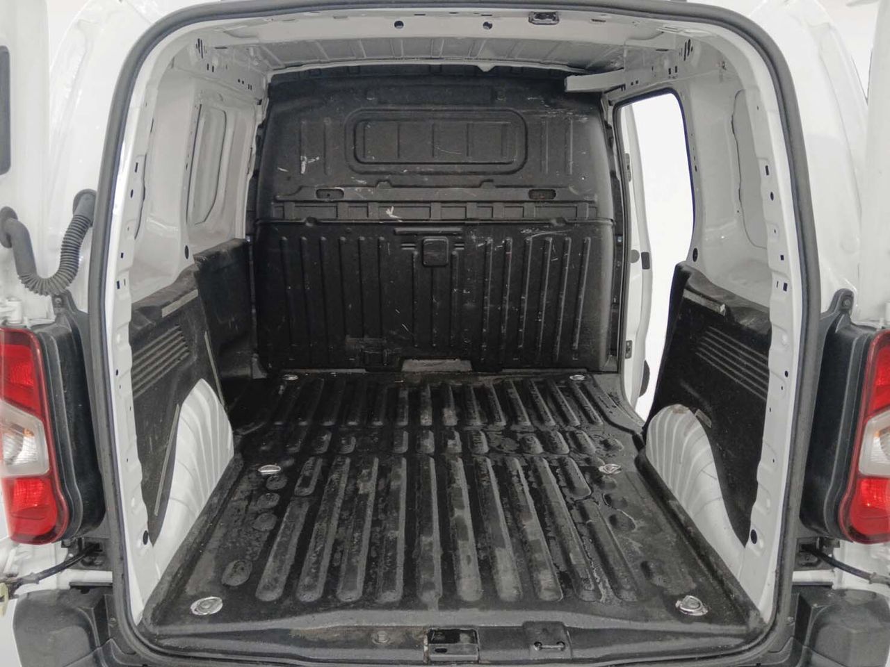 Peugeot Partner Furgon BlueHDi 100 Pro Standard 600kg - foto 12