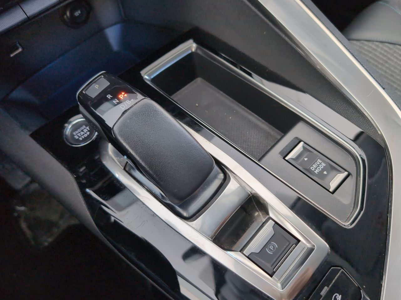 Peugeot 3008 Hybrid 300 Allure Pack e-EAT8 - foto 14