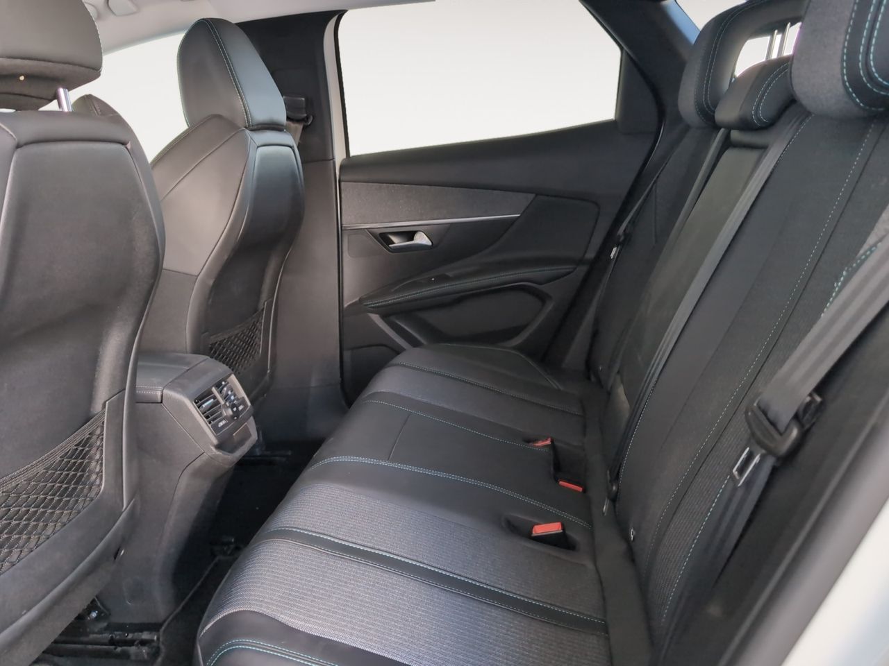 Peugeot 3008 Hybrid 300 Allure Pack e-EAT8 - foto 11