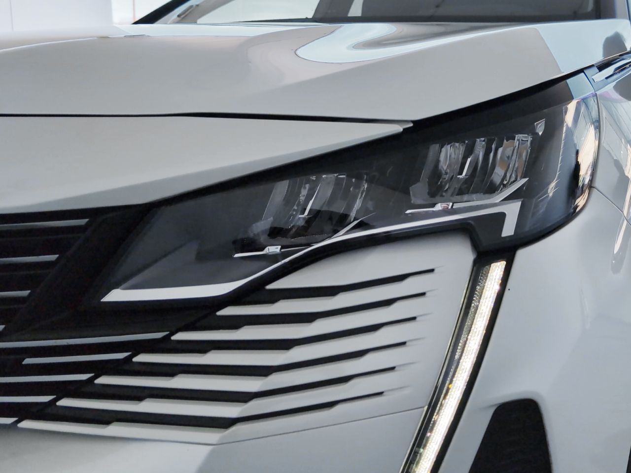 Peugeot 3008 Hybrid 300 Allure Pack e-EAT8 - foto 24