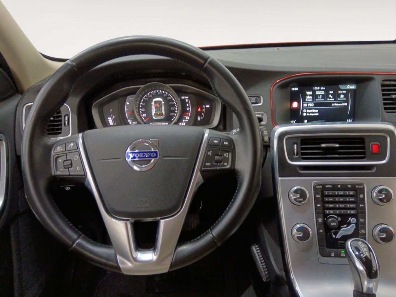 Volvo V60 D4 Momentum - foto 8