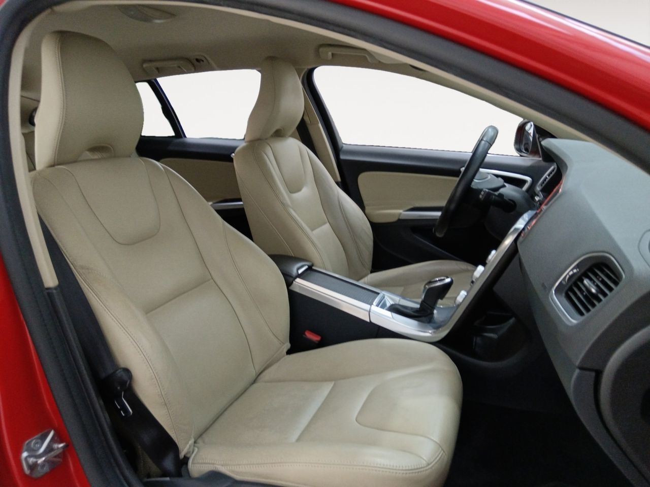 Volvo V60 D4 Momentum - foto 11