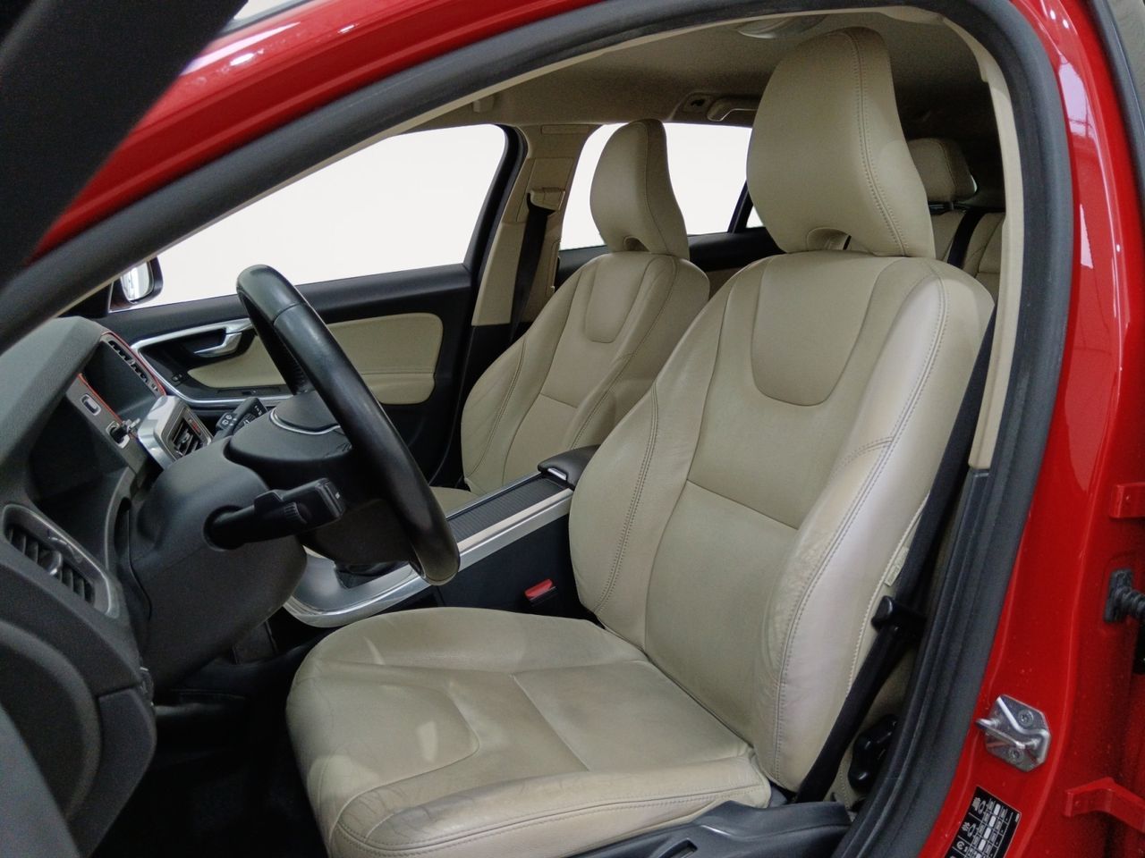 Volvo V60 D4 Momentum - foto 9
