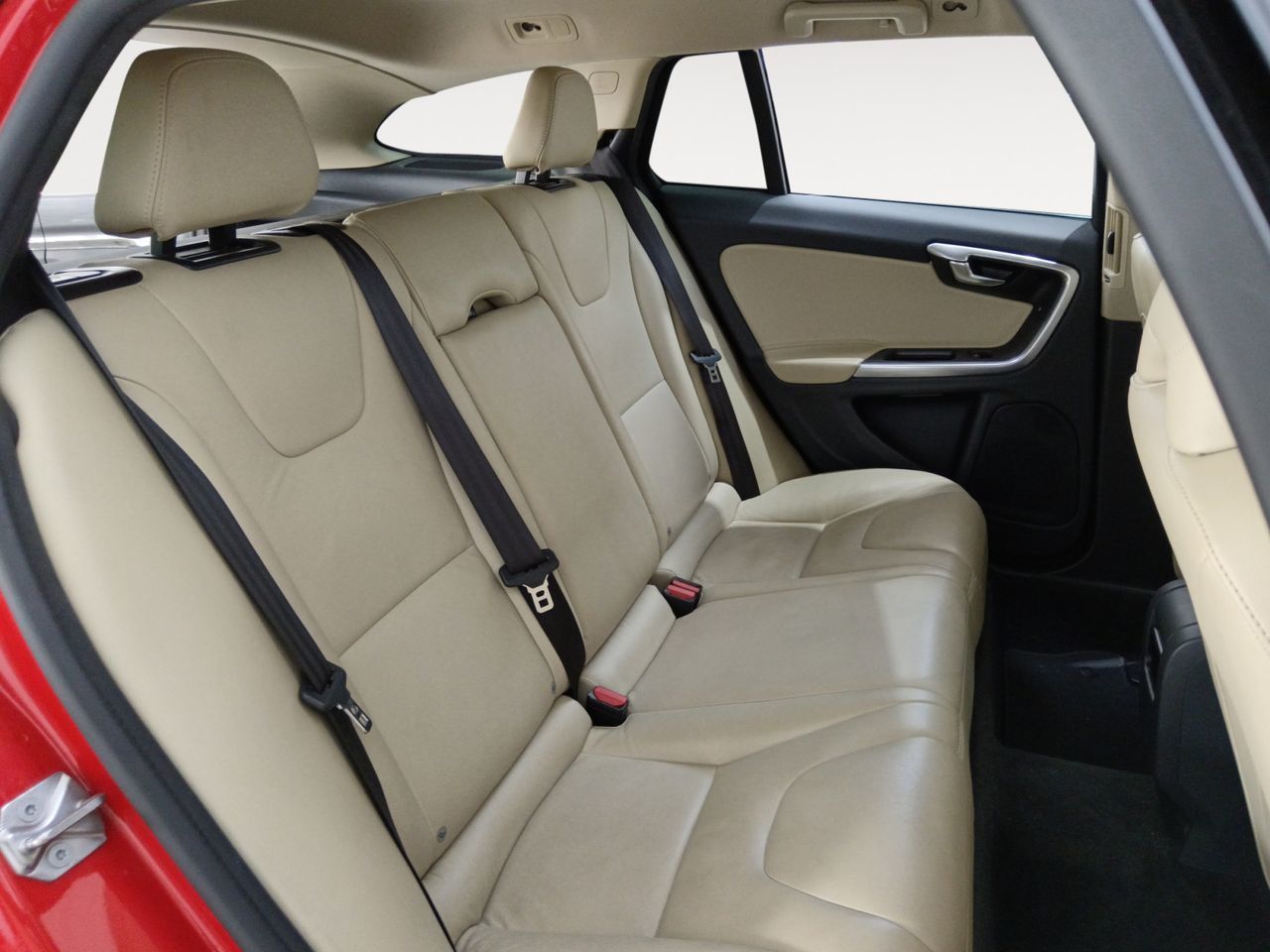 Volvo V60 D4 Momentum - foto 10