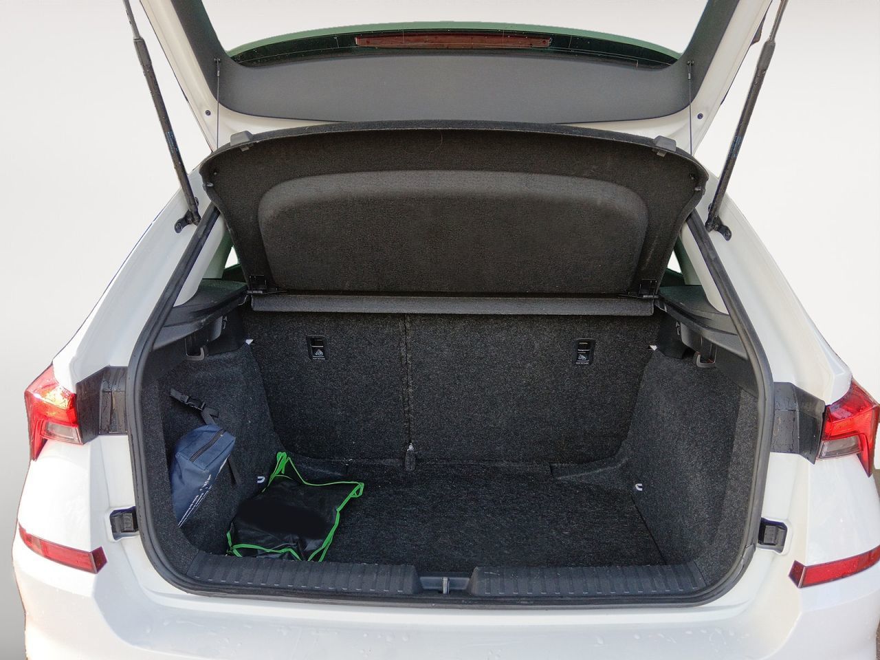 Škoda Kamiq 1.0 TSI Active - foto 12