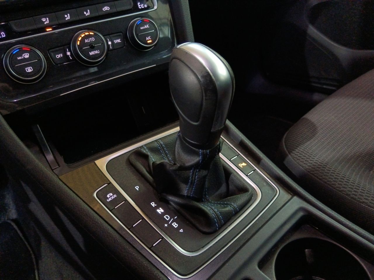 Volkswagen Golf ePower - foto 13