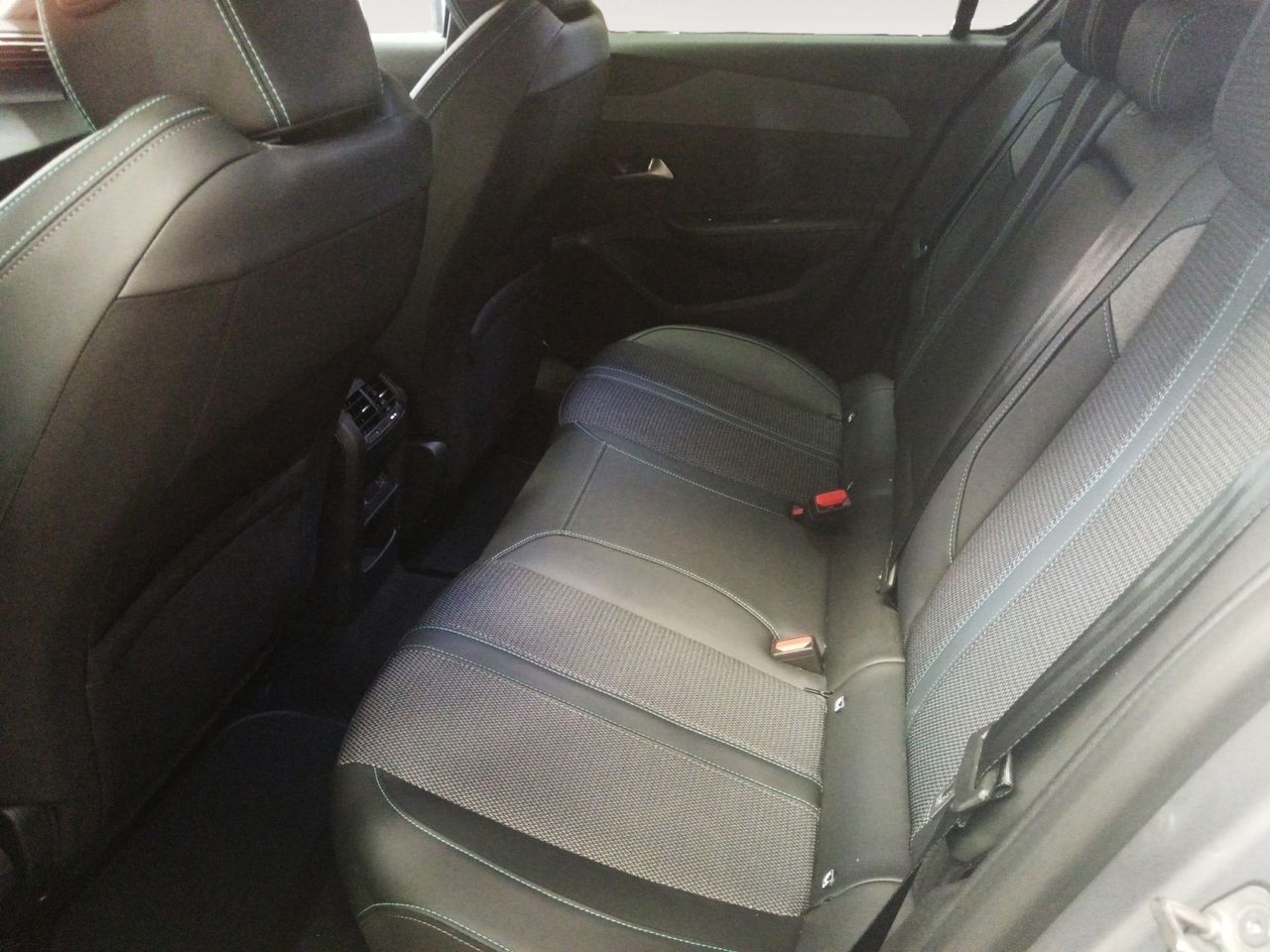 Peugeot 308 PureTech 130 Allure EAT8 - foto 9